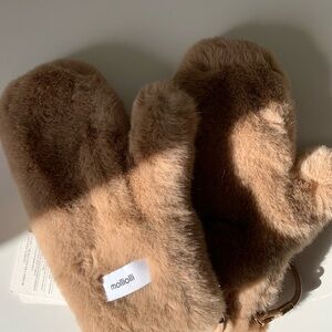 Molliolli Plush Faux Fur Mittens in Warm Brown